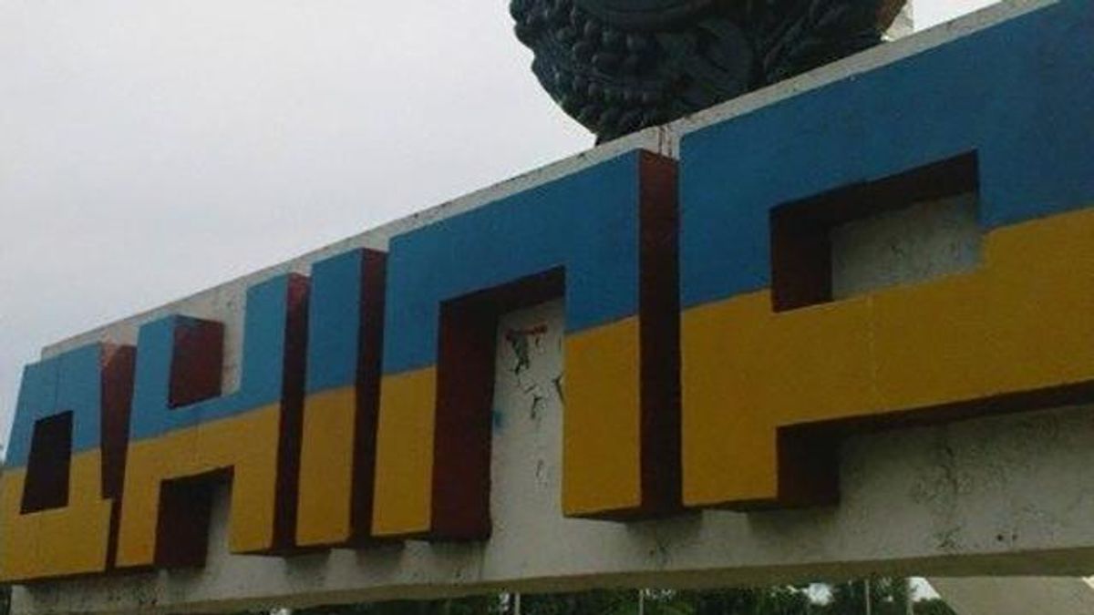 Днепр избавился от "петровска": опубликованы фото Днепр избавился от "петровска": опубликованы фото