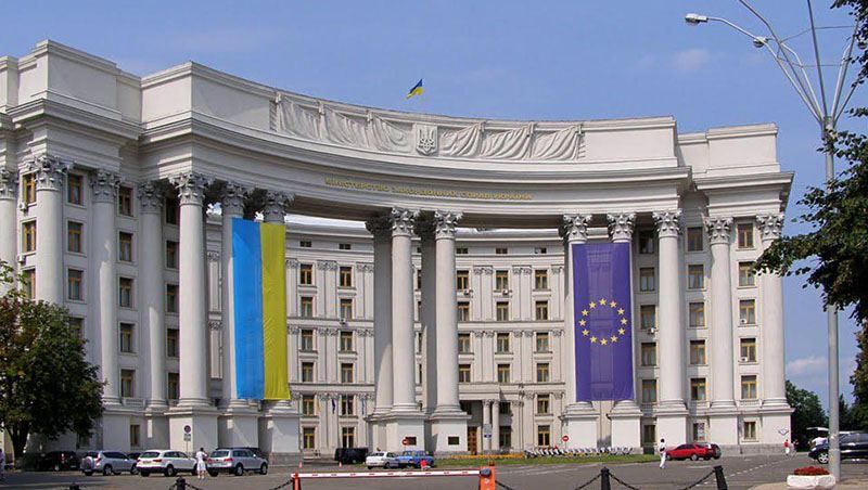 МЗС відкликало працівницю посольства, чоловіка якої спіймали на контрабанді МЗС відкликало працівницю посольства, чоловіка якої спіймали на контрабанді