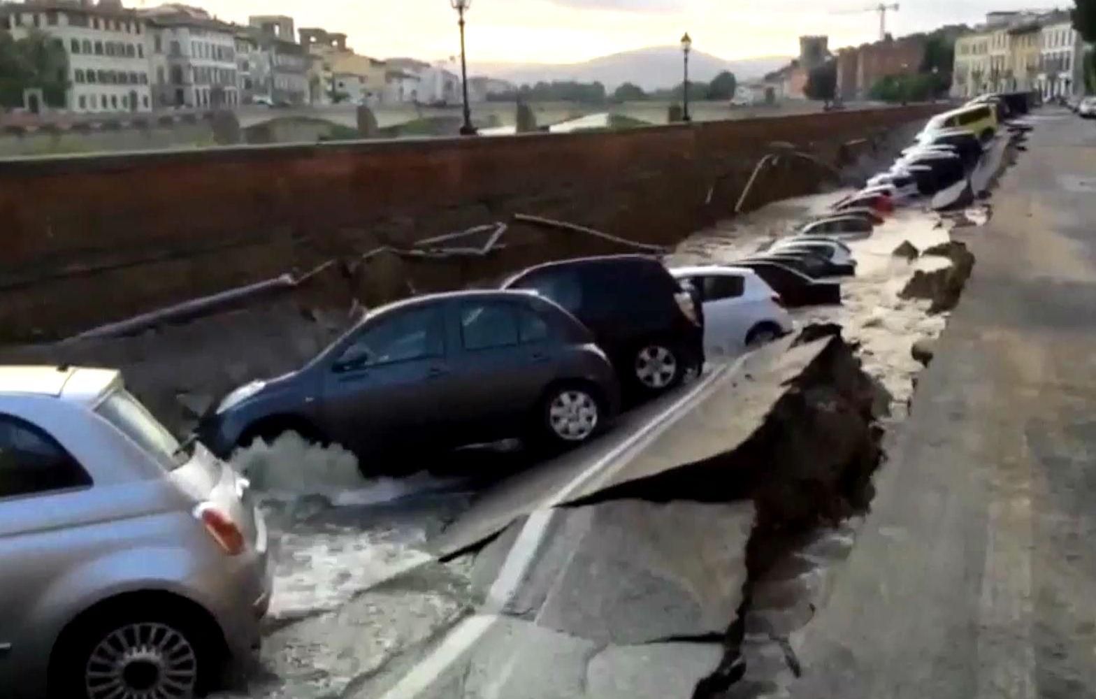 Обвал ґрунту стався у центрі Флоренції Обвал ґрунту стався у центрі Флоренції