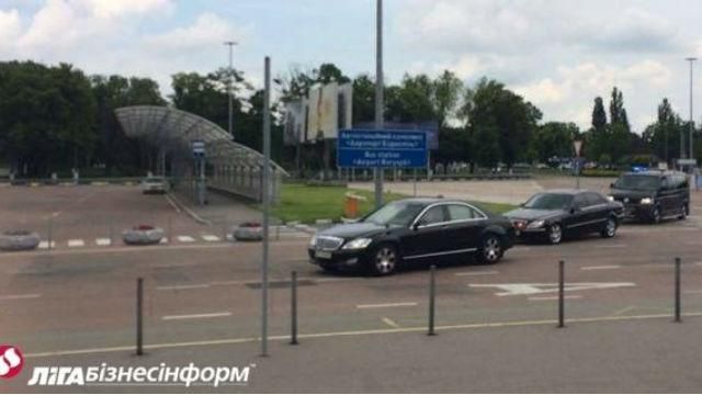 Кортеж Порошенко уже в Борисполе Кортеж Порошенко уже в Борисполе