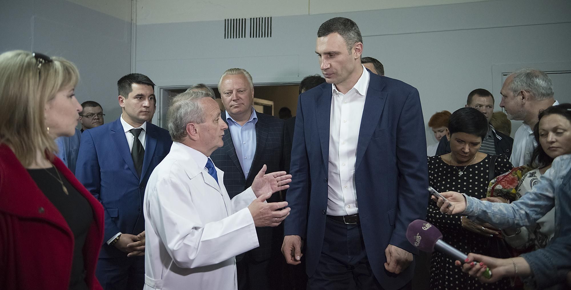 Кличко осмотрел новое травматологическое отделение в детской больнице №1
