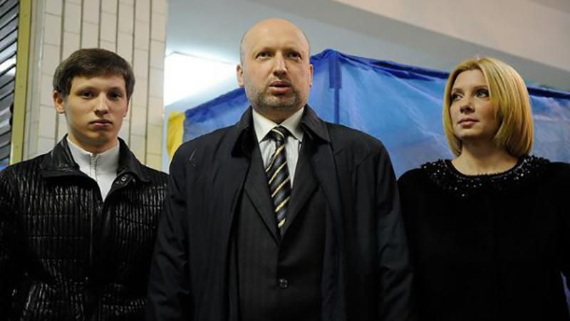 Як затримували озброєного нападника на дружину Турчинова: з'явилось відео Як затримували озброєного нападника на дружину Турчинова: з'явилось відео