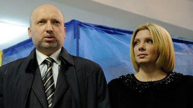 Турчинов прокомментировал нападение на жену Турчинов прокомментировал нападение на жену