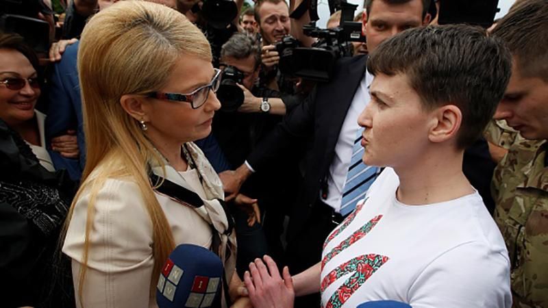 Стало известно, почему Савченко отказалась взять цветы у Тимошенко
