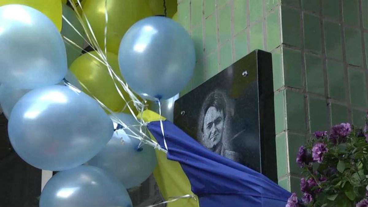 Как в Киеве почтили память погибшего украинского бойца Как в Киеве почтили память погибшего украинского бойца