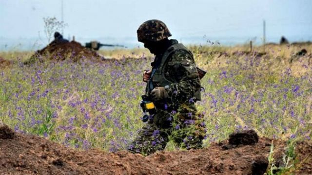 Снайпер боевиков ранил двух украинских военных на Донбассе