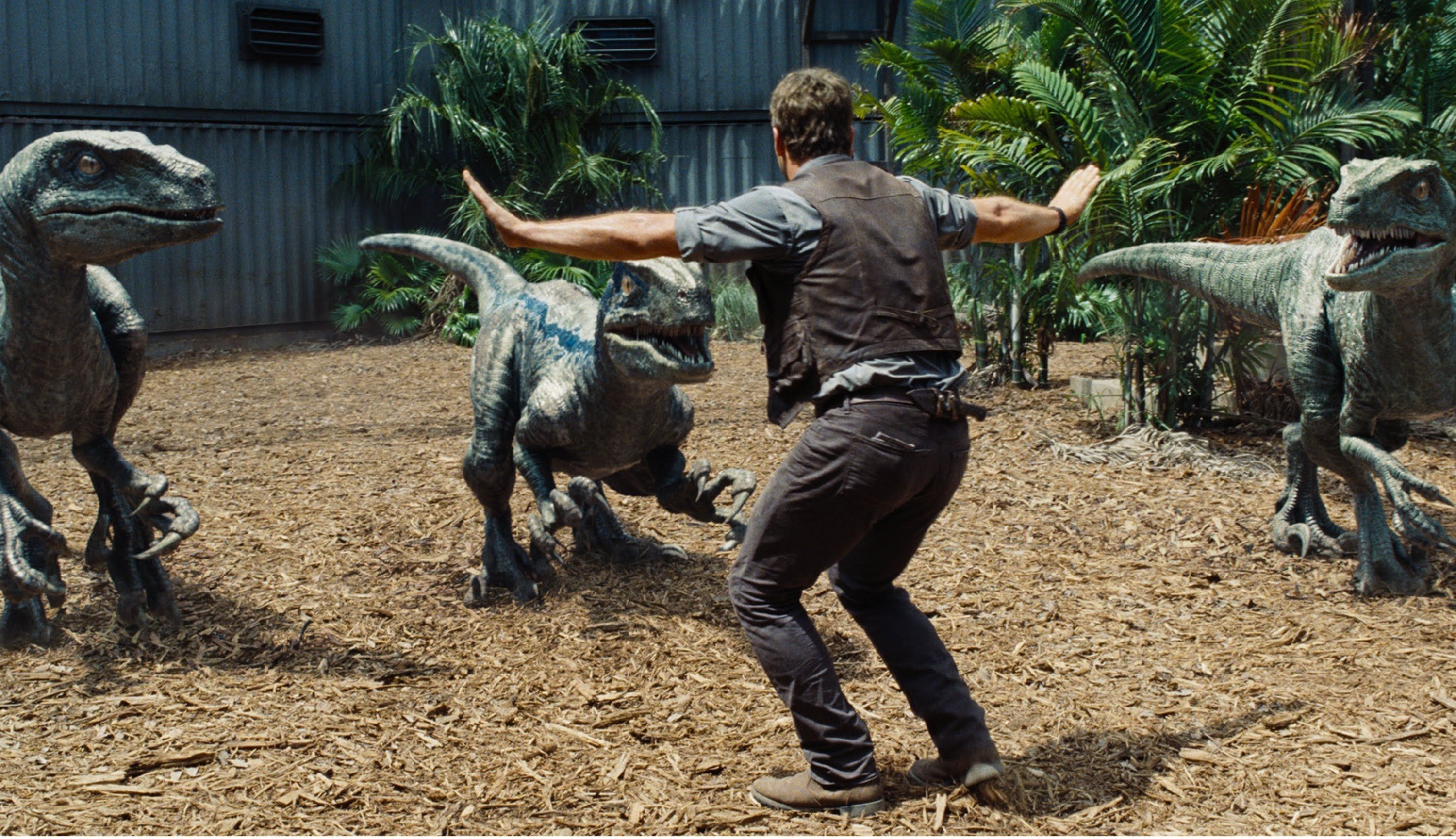 Фільм дня. "Світ Юрського періоду" – фантастика про небезпечні розваги в парку з динозаврами
