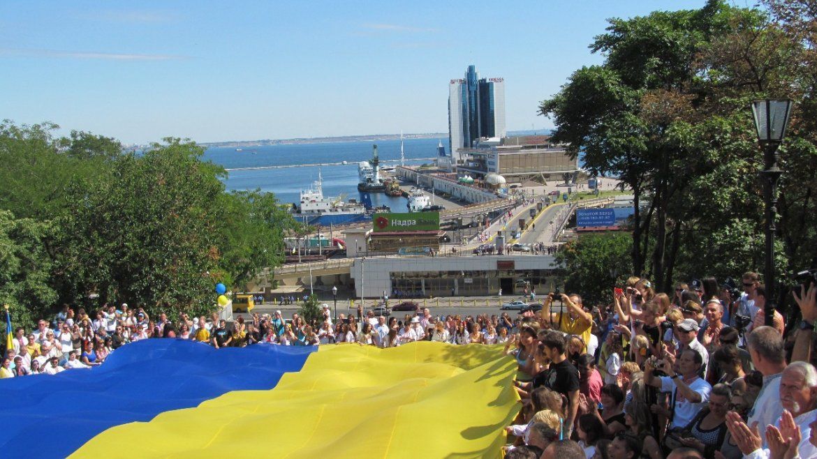 Декомунізація дісталась і до Одеси: перша реакція відомих людей  