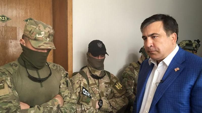 Саакашвили прорвался в кабинет своего соратника: появились фото обыска в Одесской ОГА