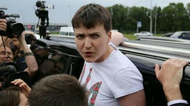 Савченко прийшла під Раду Савченко прийшла під Раду