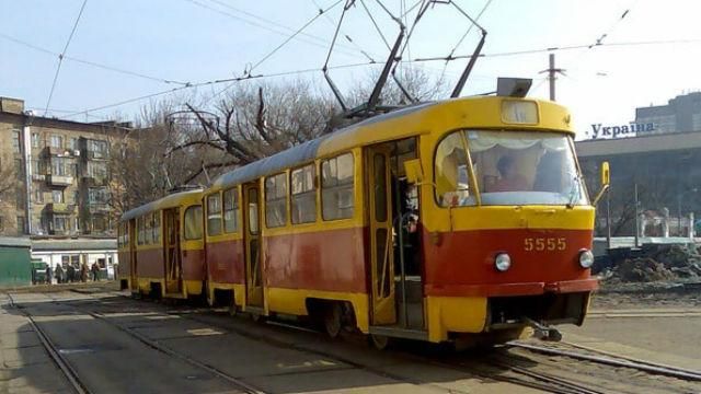 Вооруженный мужчина ограбил трамвай в Киеве
