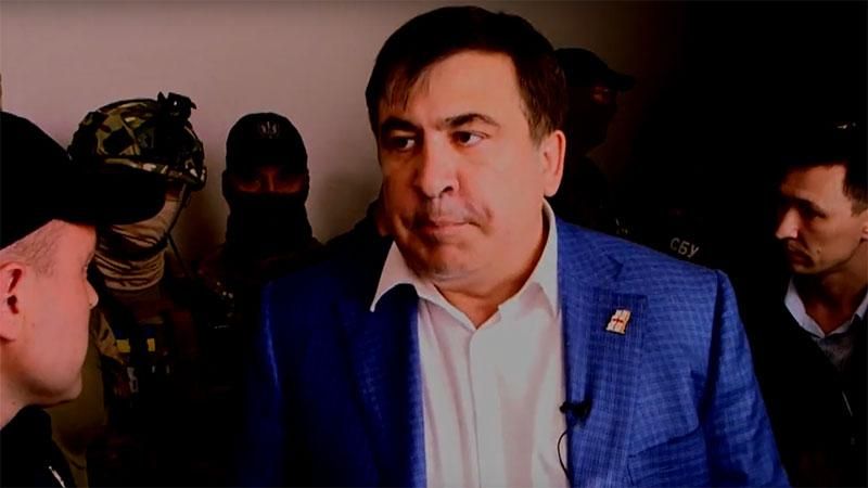 Разъяренный Саакашвили сломал дверь в Одесской ОГА: появилось видео
