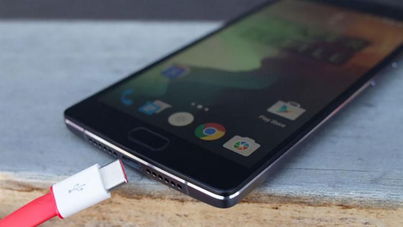 Заряджати смартфони через USB небезпечно, — дослідження Заряджати смартфони через USB небезпечно, — дослідження