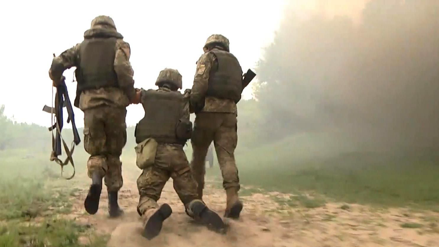 Маруся Зверобой готовит десантников к экстремальным условиям в бою Маруся Зверобой готовит десантников к экстремальным условиям в бою