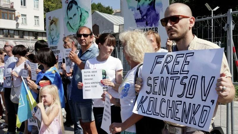 Про політв'язнів, які досі перебувають у російських в'язницях, вирішили нагадати в Харкові Про політв'язнів, які досі перебувають у російських в'язницях, вирішили нагадати в Харкові