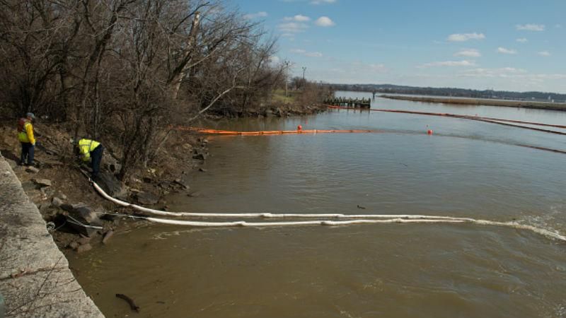 НАТО допоможе Україні очистити ґрунтові води від нафти