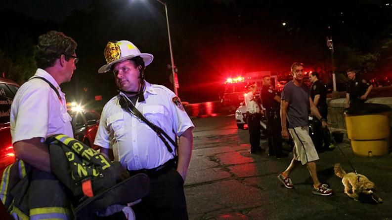 Літак часів Другої світової впав у Гудзон під час шоу: є загиблий Літак часів Другої світової впав у Гудзон під час шоу: є загиблий