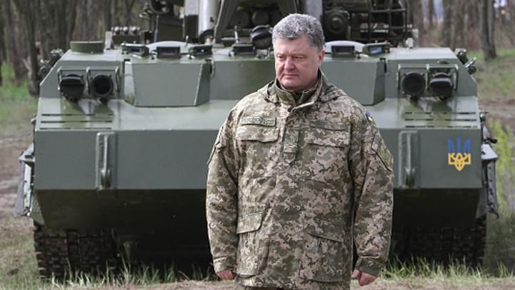 Порошенко щедро отблагодарил пограничников за спасение жизни Порошенко щедро отблагодарил пограничников за спасение жизни