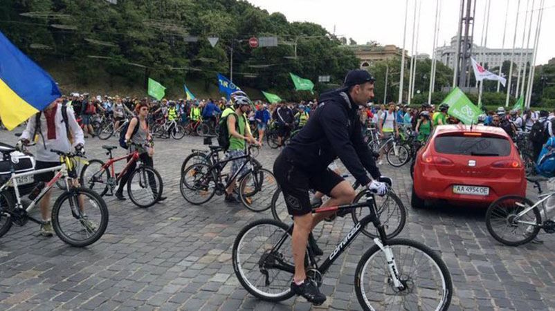 Понад 10 учасників велогонки у Києві постраждали через зливу Понад 10 учасників велогонки у Києві постраждали через зливу