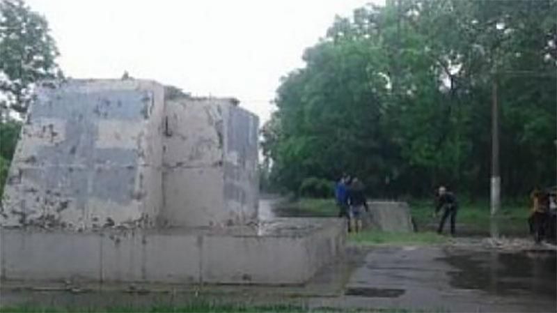 Одеса позбулася свого найбільшого Леніна Одеса позбулася свого найбільшого Леніна