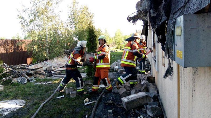 Жахливі наслідки пожежі під Києвом: з'явилися фото