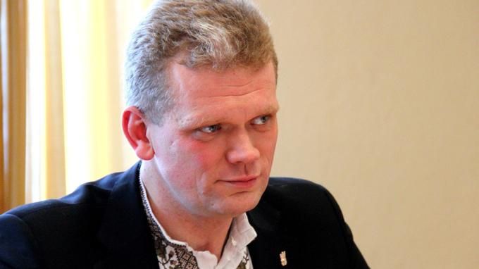 Автомобіль екс-міністра пограбували, доки він катався на човні з дружиною Автомобіль екс-міністра пограбували, доки він катався на човні з дружиною