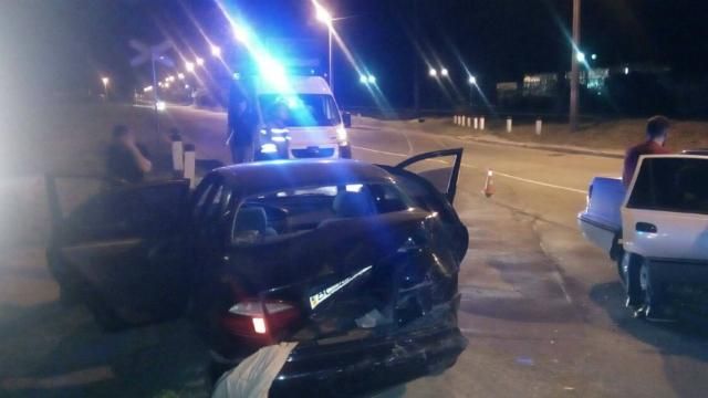 Через п'яного таксиста без прав пасажирка потрапила в лікарню: з'явились фото аварії Через п'яного таксиста без прав пасажирка потрапила в лікарню: з'явились фото аварії