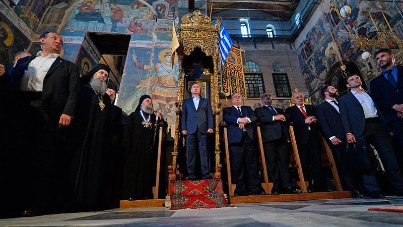 Путін потрапив у труну: соцмережі висміяли його візит на Афон Путін потрапив у труну: соцмережі висміяли його візит на Афон