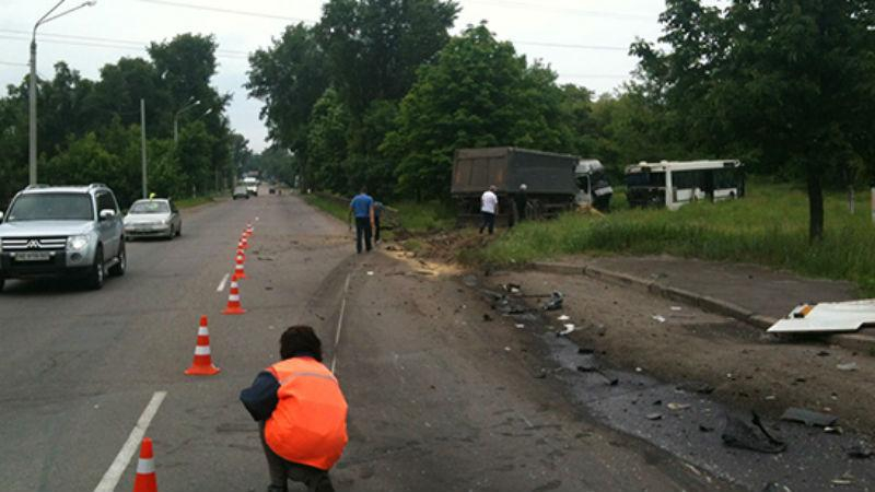 В Кривом Роге грузовик влетел в автобус с людьми: много раненых