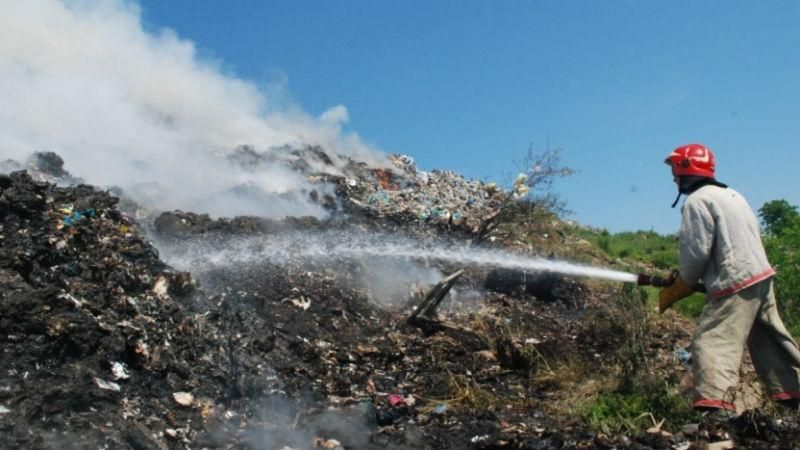 Трагедія біля Львова: четверо людей досі перебувають під завалами сміття (Оновлено)