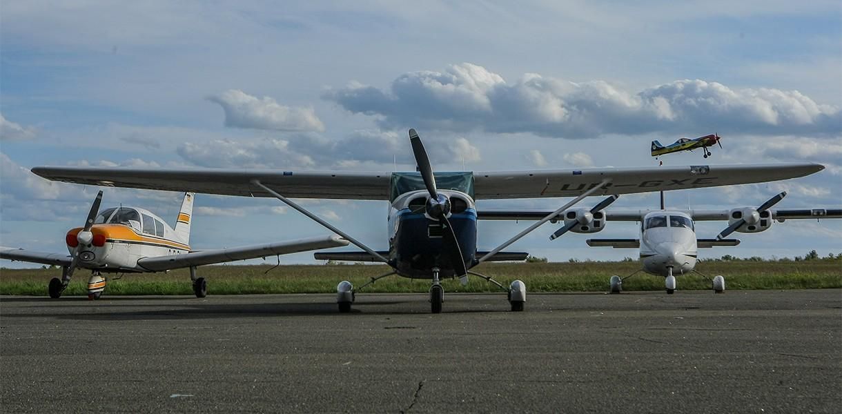 На аэродроме "Чайка" прошел масштабный авиационный фестиваль На аэродроме "Чайка" прошел масштабный авиационный фестиваль