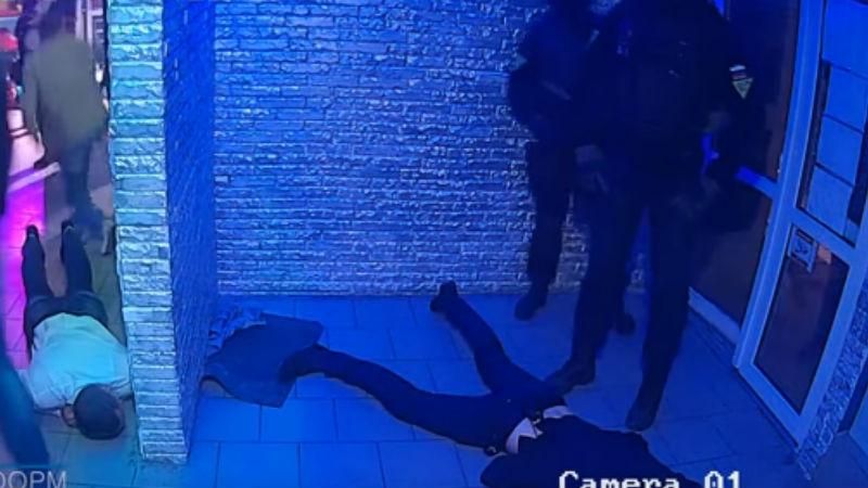 "Беркутівці" влаштували облаву і стрілянину в нічному клубі Севастополя "Беркутівці" влаштували облаву і стрілянину в нічному клубі Севастополя