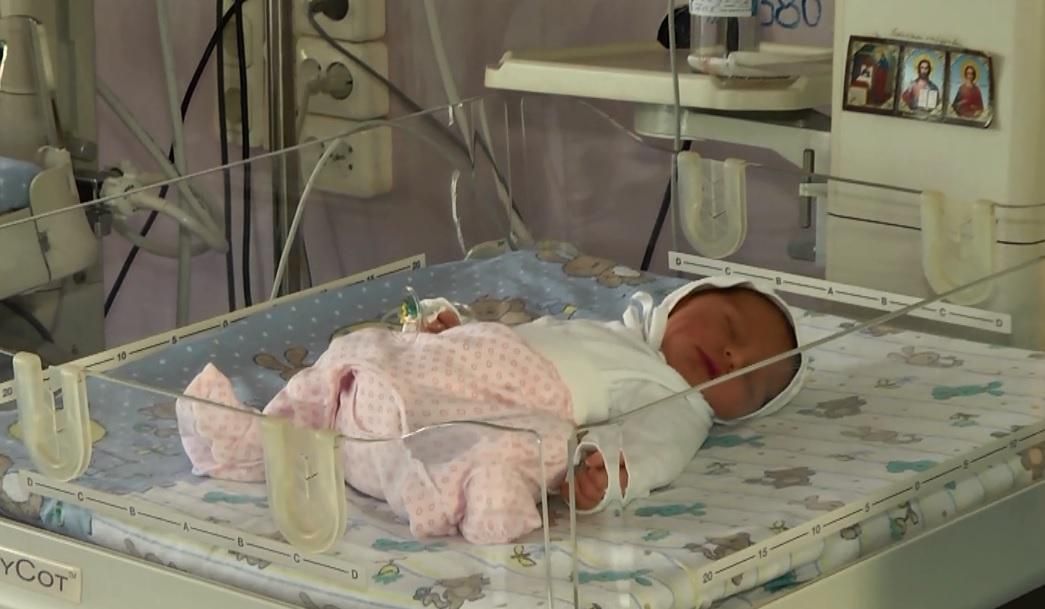 Жінка з Львівщини може сісти у в'язницю, бо кинула дитину під парканом Жінка з Львівщини може сісти у в'язницю, бо кинула дитину під парканом