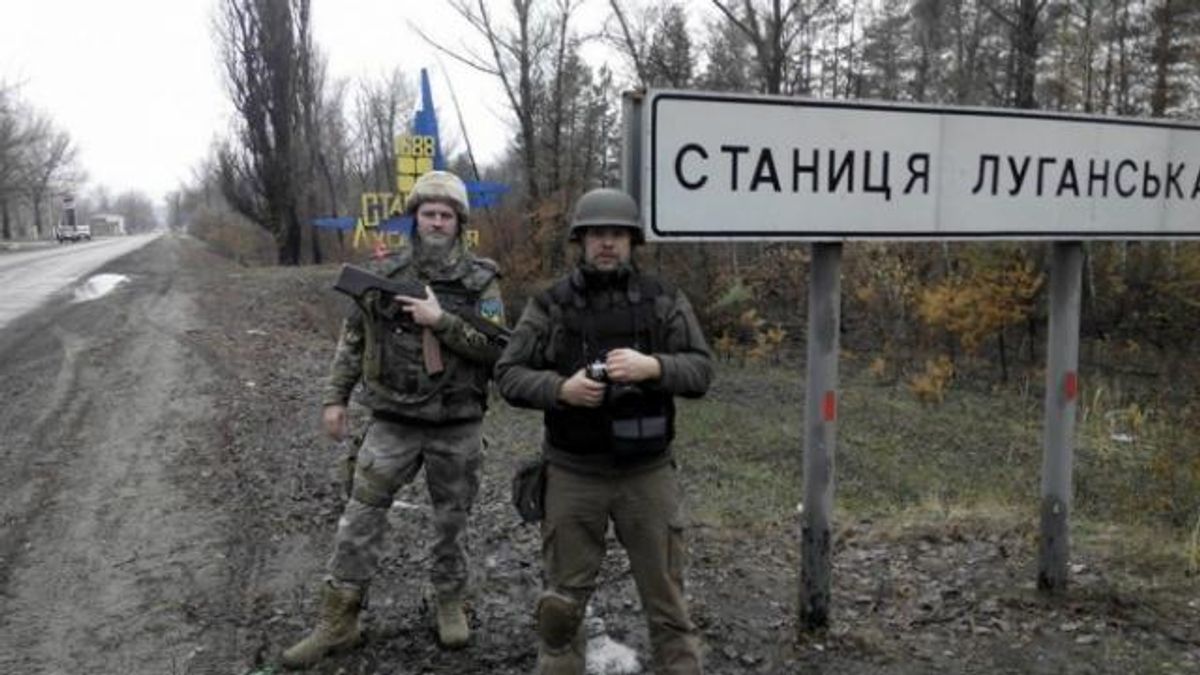 Через провокації на Луганщині 30 тисяч людей залишились без світла Через провокації на Луганщині 30 тисяч людей залишились без світла
