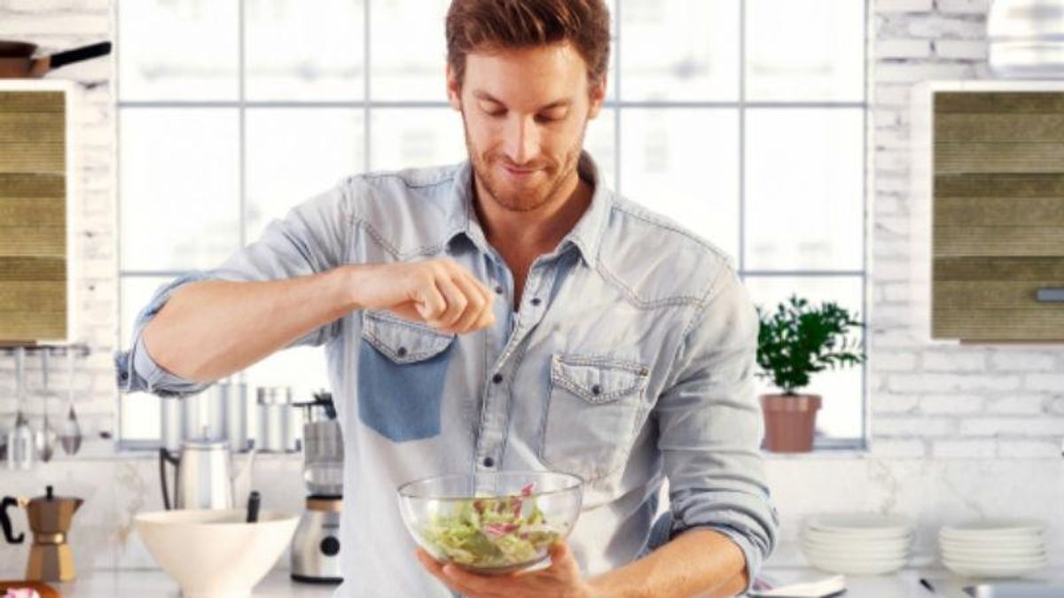 Чому чоловіки стали більше куховарити 
