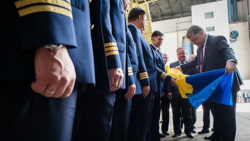 Як будують найбільший у світі літак: Порошенко прийшов подивитись на нову "Мрію" Як будують найбільший у світі літак: Порошенко прийшов подивитись на нову "Мрію"