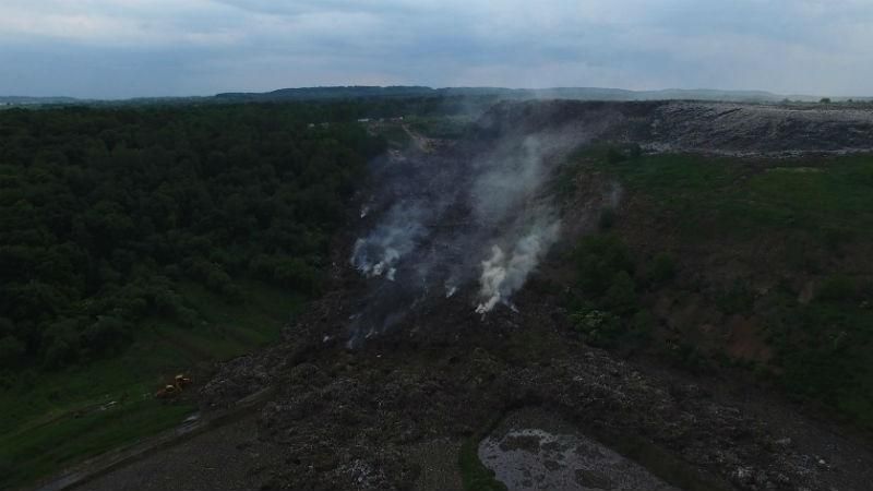 Трагедія на сміттєзвалищі: рятувальники не підтвердили інформацію про знайдене друге тіло Трагедія на сміттєзвалищі: рятувальники не підтвердили інформацію про знайдене друге тіло