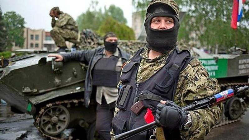 Бойовики продовжують інтенсивно обстрілювати українські позиції на Донбасі 
