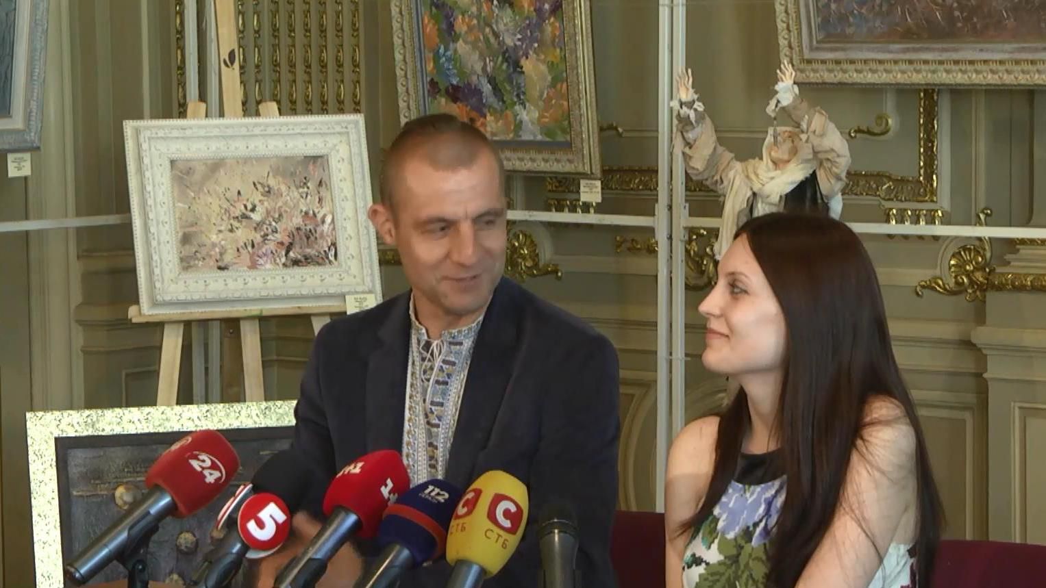 Депутат Гаврилюк представив свою молоду дружину журналістам