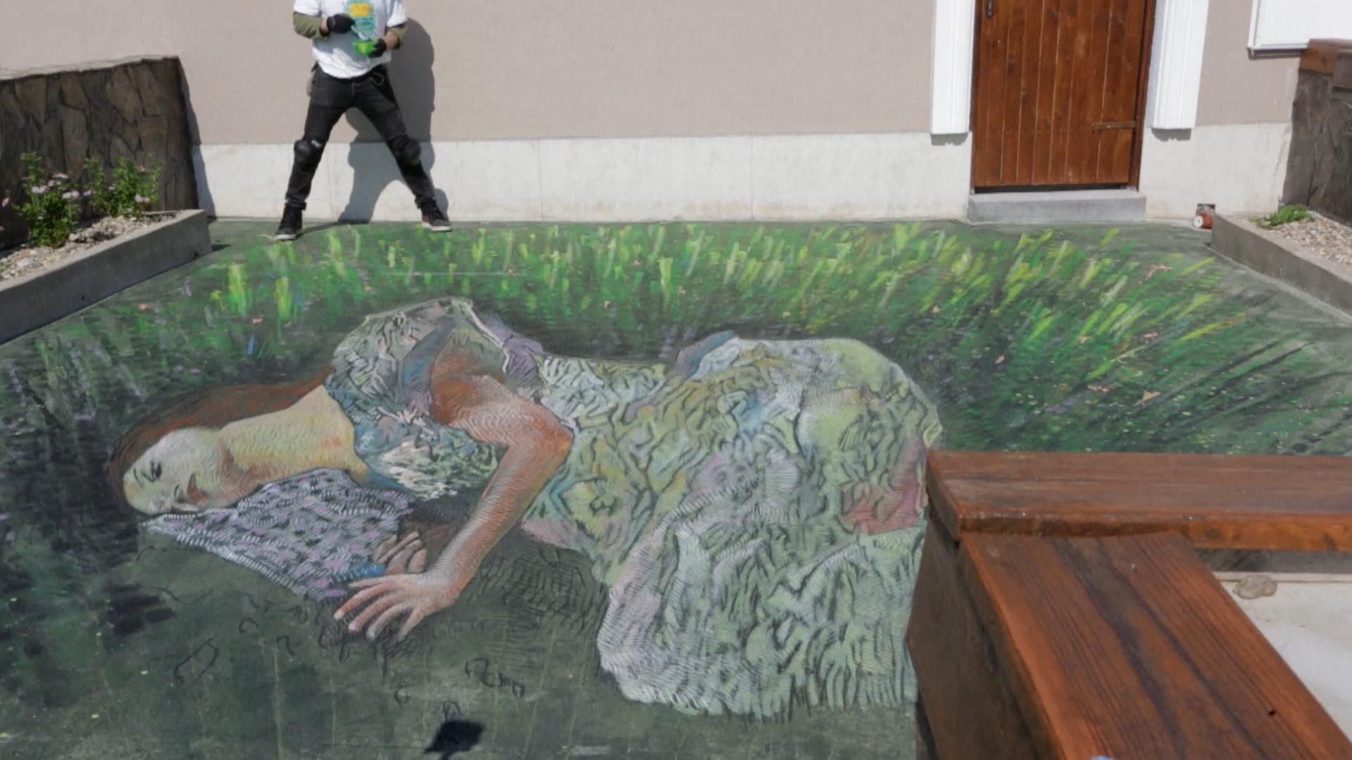 Болгарский городок украсили впечатляющие 3D-картины