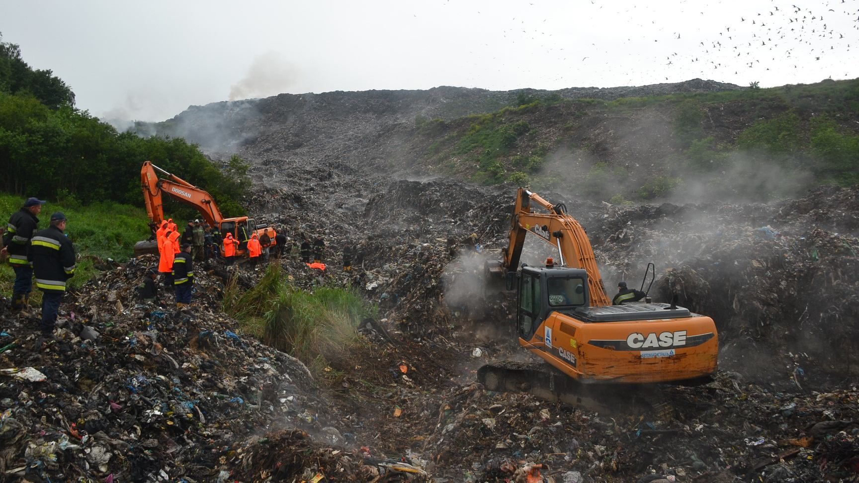 Міністр екології вимагає перевірити всі сміттєзвалища після трагедії на Львівщині Міністр екології вимагає перевірити всі сміттєзвалища після трагедії на Львівщині