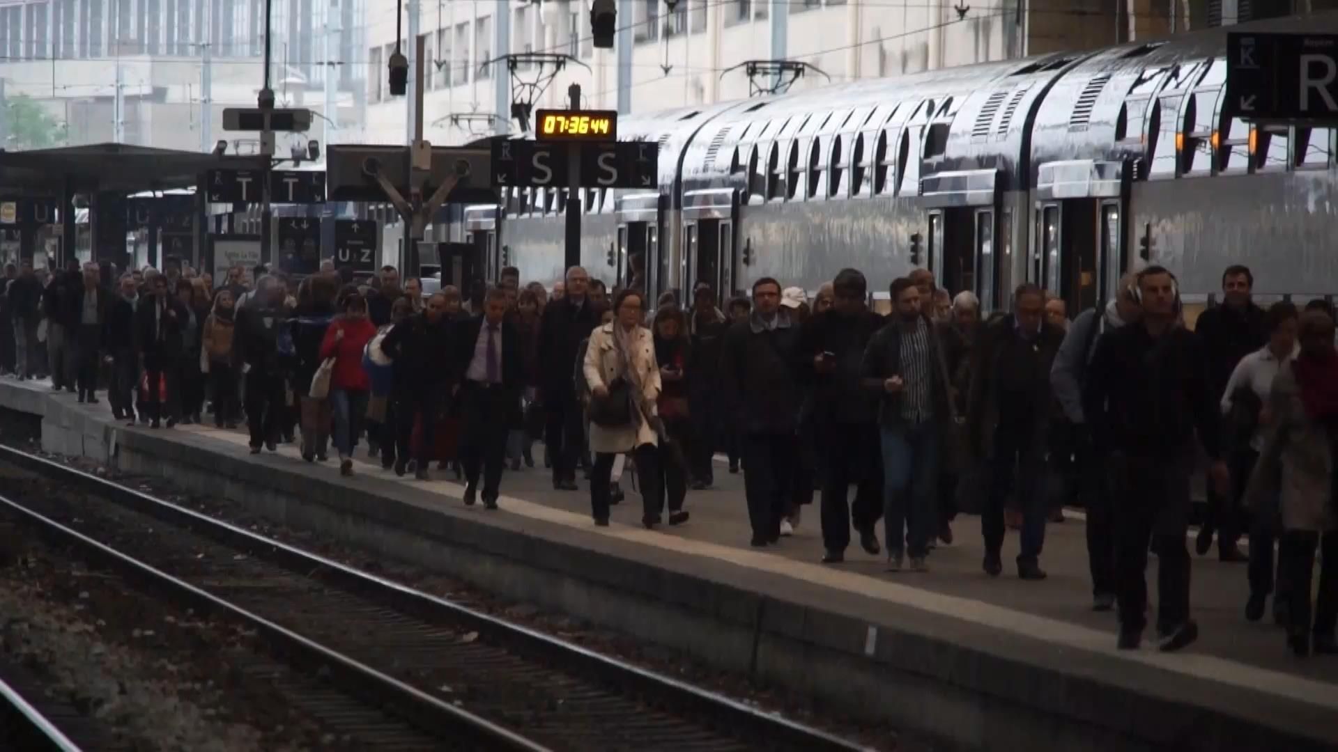 Рух на залізницях Франції паралізовано через страйки
