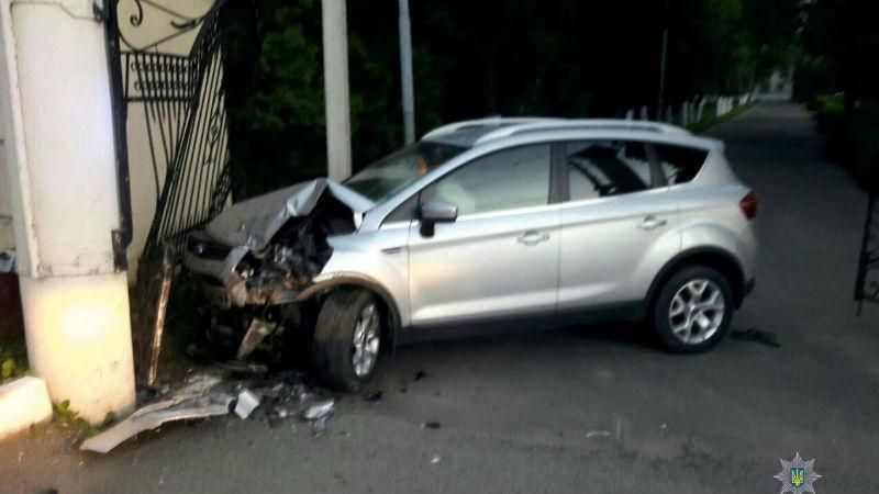 Пьяный подросток забрал у отца авто и попал в аварию Пьяный подросток забрал у отца авто и попал в аварию