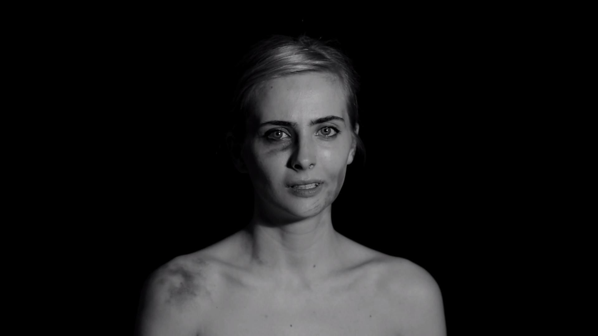 Українка викрила домашнє насильство промовистим соціальним роликом Українка викрила домашнє насильство промовистим соціальним роликом