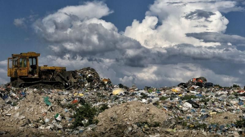 Масштабне сміттєзвалище під Києвом – з’явились вражаючі фото Масштабне сміттєзвалище під Києвом – з’явились вражаючі фото