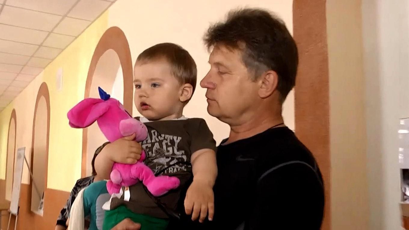 Через війну на Донбасі стрімко збільшується кількість незахищених дітей-переселенців Через війну на Донбасі стрімко збільшується кількість незахищених дітей-переселенців