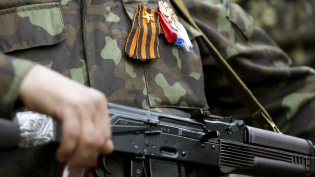 Вооруженные люди в Донецке стреляют с крыш домов, — местные жители Вооруженные люди в Донецке стреляют с крыш домов, — местные жители