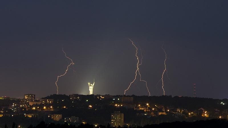 Шторм насувається на Україну 