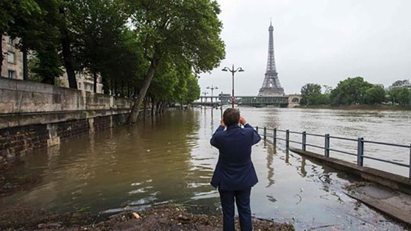 Таким Париж вы еще не видели: город под водой