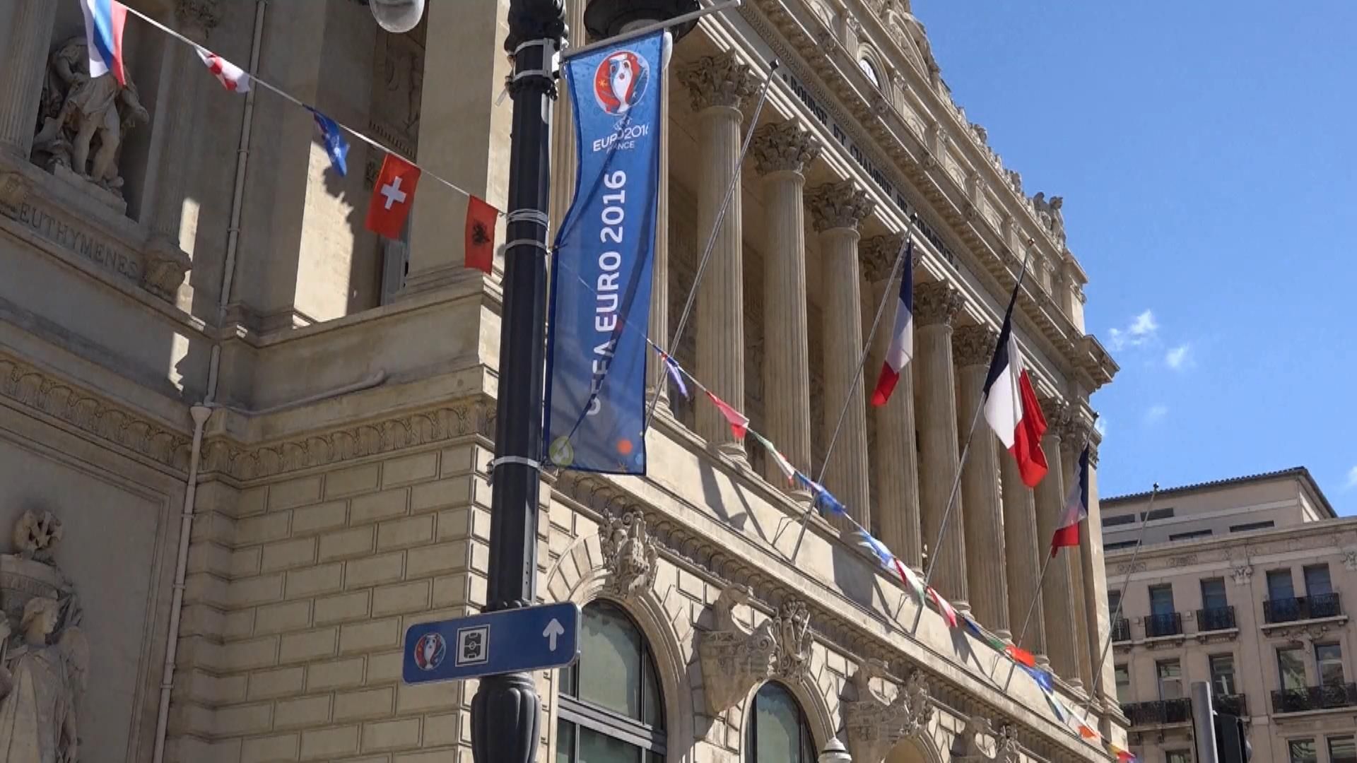 Бастующие во Франции угрожают сорвать Евро-2016 Бастующие во Франции угрожают сорвать Евро-2016